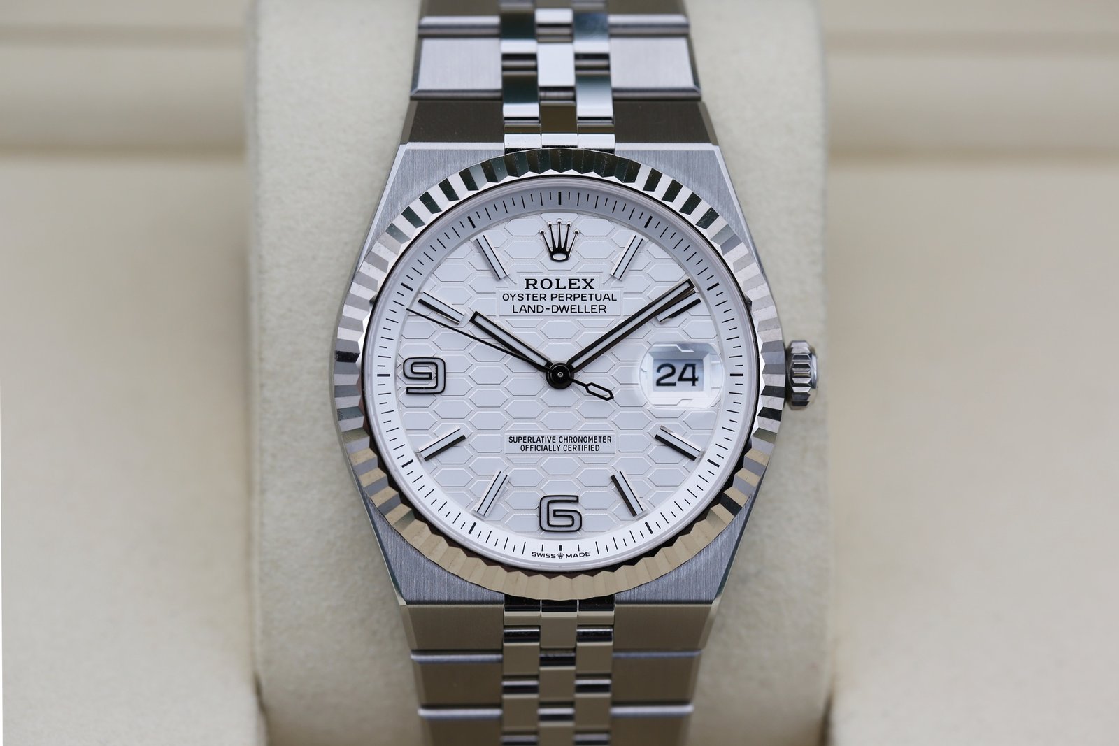 Rolex 127334 White LAND DWELLER 40mm